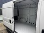 Citroën Jumper 2.2 BlueHDi 140 S&S L2H2 3.5t | Adaptieve Cruise control | Achteruitrijcamera | Climate control | Navigatie | 3 persoons | Side steps | Lichtmetalen velgen black | Pushbar