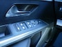 Peugeot 5008 1.6 Plug-in Hybrid 195 Allure 7p | NIEUW | Uit voorraad leverbaar! | 83km EV Actieradius WLTP | AUTOMAAT | 7-Zits | Parkeercamera Voor & Achter | Stuurverwarming | Dodehoek Detectie |