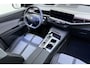 Opel Grandland Electric Business Edition 73 kWh | Panoramisch schuifdak | Electrische achterklep | Keyless | Stoel & Stuurverwarming | Navigatie | AGR Stoelen