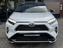 Toyota RAV4 2.5 Plug-in Hybrid AWD Bi-Tone Plus STOEL/STUURVERW STOEL-KOELING BLIND-SPOT 360° CAMERA PARK-SENSOREN APPLE/ANDROID EL-ACHTERKLEP TREKHAAK