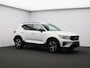 Volvo XC40 2.0 B4 Plus Dark / Trekhaak / Stoel+stuur+voorruitverwarming / Privacy glass / Harman Kardon