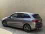 Mercedes-Benz B-klasse 250 e AMG Line | Facelift | Trekhaak wegklapbaar | Burmester | Sfeerverlichting | Camera | Navigatie | Apple CarPlay | Adaptieve cruise | Lane assist | Stoelverwarming | 18 inch AMG velgen | Full-LED | DAB | Keyless | Dodehoekdetectie | Elektrische achterklep | Volledig dealeronderhouden