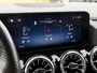 Mercedes-Benz B-klasse 250 e AMG Line | Facelift | Trekhaak wegklapbaar | Burmester | Sfeerverlichting | Camera | Navigatie | Apple CarPlay | Adaptieve cruise | Lane assist | Stoelverwarming | 18 inch AMG velgen | Full-LED | DAB | Keyless | Dodehoekdetectie | Elektrische achterklep | Volledig dealeronderhouden