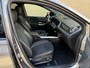 Mercedes-Benz B-klasse 250 e AMG Line | Facelift | Trekhaak wegklapbaar | Burmester | Sfeerverlichting | Camera | Navigatie | Apple CarPlay | Adaptieve cruise | Lane assist | Stoelverwarming | 18 inch AMG velgen | Full-LED | DAB | Keyless | Dodehoekdetectie | Elektrische achterklep | Volledig dealeronderhouden