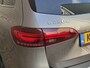 Mercedes-Benz B-klasse 250 e AMG Line | Facelift | Trekhaak wegklapbaar | Burmester | Sfeerverlichting | Camera | Navigatie | Apple CarPlay | Adaptieve cruise | Lane assist | Stoelverwarming | 18 inch AMG velgen | Full-LED | DAB | Keyless | Dodehoekdetectie | Elektrische achterklep | Volledig dealeronderhouden