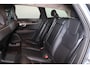 Volvo V90 T8 AWD Inscription - IntelliSafe Assist & Surround - 360º Camera - Adaptieve LED koplampen - Verwarmde voorstoelen, stuur & achterbank - Parkeersensoren voor & achter - Elektr. bedienb. bestuurdersstoel met geheugen - Extra getint glas - Inklapbare trekhaak - 19' LMV