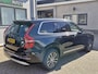Volvo XC90 T8 Recharge AWD | Draadloze telefoonlader | Dodehoekdetectie met correctie | Trekhaak elektrisch bedienbaar | Vermoeidheidsherkenning | Extra getint glas achter | Verwarmde voorruit | Stuur verwarmd | Voorstoelen verwarmd