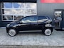 Volkswagen Up! 1.0 high up! BlueMotion - Panoramadak - Lichtmetalen velgen - Airconditioning