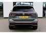 Volkswagen Tiguan 1.5 eHybrid R-Line Edition 204PK / 150kW DSG, beschikbaar vanaf 03/04/2027, Verwarmbare voorstoelen, verwarmbaar multifunctioneel lederen stuurwiel, wegklapbare trekhaak, panoramadak, dodehoekdetectie (Side Assist), Black Style Pakket, 20" 'York' LMV, draadloos Apple Carplay & Android Auto, achteruitrijcamera (Rear View), parkeersensoren voor en achter (PDC), LED Matrix (IQ.Lights), parkeerassistent (Park Assist Pro), 'Discover' navigatie, DAB+, 3-zone climatronic, elektrisch verstel-, verwarm- en inklapbare buitenspiegels, adaptieve onderstelregeling (DCC Pro), ErgoActive voorstoelen met massagefunctie etc.