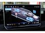 Volkswagen Tiguan 1.5 eHybrid R-Line Edition Beschikbaar vanaf 03/04/2027 | 272PK / 200kW DSG, Verwarmbare voorstoelen, verwarmbaar multifunctioneel lederen stuurwiel, wegklapbare trekhaak, Interieur Style Pakket (lederen 'Varenna' bekleding, elektrisch verstelbare ErgoActive voorstoelen met geheugen- en massagefunctie, verwarm- en ventileerbare voorstoelen), Harman Kardon geluidssysteem met subwoofer, panoramadak, dodehoekdetectie (Side Assist), Black Style Pakket, 20" 'York' LMV, draadloos Apple Carplay & Android Auto, achteruitrijcamera (Rear View), parkeersensoren voor en achter (PDC), LED Matrix (IQ.Lights), parkeerassistent (Park Assist Pro), 'Discover' navigatie, DAB+, 3-zone climatronic, elektrisch verstel-, verwarm- en inklapbare buitenspiegels, adaptieve onderstelregeling (DCC Pro) etc.