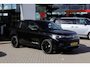 Volkswagen Tiguan 1.5 eHybrid R-Line Edition Beschikbaar vanaf 03/04/2027 | 272PK / 200kW DSG, Verwarmbare voorstoelen, verwarmbaar multifunctioneel lederen stuurwiel, wegklapbare trekhaak, Interieur Style Pakket (lederen 'Varenna' bekleding, elektrisch verstelbare ErgoActive voorstoelen met geheugen- en massagefunctie, verwarm- en ventileerbare voorstoelen), Harman Kardon geluidssysteem met subwoofer, panoramadak, dodehoekdetectie (Side Assist), Black Style Pakket, 20" 'York' LMV, draadloos Apple Carplay & Android Auto, achteruitrijcamera (Rear View), parkeersensoren voor en achter (PDC), LED Matrix (IQ.Lights), parkeerassistent (Park Assist Pro), 'Discover' navigatie, DAB+, 3-zone climatronic, elektrisch verstel-, verwarm- en inklapbare buitenspiegels, adaptieve onderstelregeling (DCC Pro) etc.