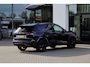 Volkswagen Tiguan 1.5 eHybrid R-Line Edition Beschikbaar vanaf 03/04/2027 | 272PK / 200kW DSG, Verwarmbare voorstoelen, verwarmbaar multifunctioneel lederen stuurwiel, wegklapbare trekhaak, Interieur Style Pakket (lederen 'Varenna' bekleding, elektrisch verstelbare ErgoActive voorstoelen met geheugen- en massagefunctie, verwarm- en ventileerbare voorstoelen), Harman Kardon geluidssysteem met subwoofer, panoramadak, dodehoekdetectie (Side Assist), Black Style Pakket, 20" 'York' LMV, draadloos Apple Carplay & Android Auto, achteruitrijcamera (Rear View), parkeersensoren voor en achter (PDC), LED Matrix (IQ.Lights), parkeerassistent (Park Assist Pro), 'Discover' navigatie, DAB+, 3-zone climatronic, elektrisch verstel-, verwarm- en inklapbare buitenspiegels, adaptieve onderstelregeling (DCC Pro) etc.