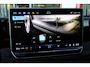 Volkswagen Tiguan 1.5 eHybrid R-Line Edition Beschikbaar vanaf 03/04/2027 | 272PK / 200kW DSG, Verwarmbare voorstoelen, verwarmbaar multifunctioneel lederen stuurwiel, wegklapbare trekhaak, Interieur Style Pakket (lederen 'Varenna' bekleding, elektrisch verstelbare ErgoActive voorstoelen met geheugen- en massagefunctie, verwarm- en ventileerbare voorstoelen), Harman Kardon geluidssysteem met subwoofer, panoramadak, dodehoekdetectie (Side Assist), Black Style Pakket, 20" 'York' LMV, draadloos Apple Carplay & Android Auto, achteruitrijcamera (Rear View), parkeersensoren voor en achter (PDC), LED Matrix (IQ.Lights), parkeerassistent (Park Assist Pro), 'Discover' navigatie, DAB+, 3-zone climatronic, elektrisch verstel-, verwarm- en inklapbare buitenspiegels, adaptieve onderstelregeling (DCC Pro) etc.