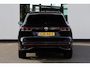 Volkswagen Tiguan 1.5 eHybrid R-Line Edition Beschikbaar vanaf 03/04/2027 | 272PK / 200kW DSG, Verwarmbare voorstoelen, verwarmbaar multifunctioneel lederen stuurwiel, wegklapbare trekhaak, Interieur Style Pakket (lederen 'Varenna' bekleding, elektrisch verstelbare ErgoActive voorstoelen met geheugen- en massagefunctie, verwarm- en ventileerbare voorstoelen), Harman Kardon geluidssysteem met subwoofer, panoramadak, dodehoekdetectie (Side Assist), Black Style Pakket, 20" 'York' LMV, draadloos Apple Carplay & Android Auto, achteruitrijcamera (Rear View), parkeersensoren voor en achter (PDC), LED Matrix (IQ.Lights), parkeerassistent (Park Assist Pro), 'Discover' navigatie, DAB+, 3-zone climatronic, elektrisch verstel-, verwarm- en inklapbare buitenspiegels, adaptieve onderstelregeling (DCC Pro) etc.