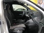 Peugeot e-2008 EV GT Pack 50 kWh - SOH 91,3% - Dealer onderhouden! - Elektrisch panoramadak - Stoelverwarming - Navi