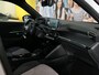 Peugeot e-2008 EV GT Pack 50 kWh - SOH 91,3% - Dealer onderhouden! - Elektrisch panoramadak - Stoelverwarming - Navi