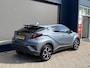 Toyota C-HR / C-HR+ 1.8 Hybrid Dynamic Limited | Afneembare trekhaak | All Season banden | Stoel & Stuurverwarming | Dodehoek detectie | Adaptieve Cruise Control | LED | Navigatie | Apple Carplay.