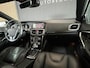 Volvo V40 Cross Country 1.5 T3 Summum AMAZON BLUE|ADAPT.CRUISE|BLIS|LEDER|STOELVERWARMING V&A|HARMAN/KARDON|PDC|2 Sets LM-VELGEN