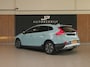 Volvo V40 Cross Country 1.5 T3 Summum AMAZON BLUE|ADAPT.CRUISE|BLIS|LEDER|STOELVERWARMING V&A|HARMAN/KARDON|PDC|2 Sets LM-VELGEN