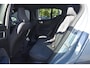 Volvo XC40 Recharge Plus 70 kWh l Adaptieve cruise control l Elektrische achterklep l BLIS l Keyless entry & start l Verwarbare voorstoelen & stuur l Warmtepomp l Google navigatie l 4-voudig elektrische lendensteun l 19 Inch Lichtmetalen velgen l