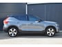 Volvo XC40 Recharge Plus 70 kWh l Adaptieve cruise control l Elektrische achterklep l BLIS l Keyless entry & start l Verwarbare voorstoelen & stuur l Warmtepomp l Google navigatie l 4-voudig elektrische lendensteun l 19 Inch Lichtmetalen velgen l