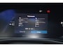 Volvo XC40 Recharge Plus 70 kWh l Adaptieve cruise control l Elektrische achterklep l BLIS l Keyless entry & start l Verwarbare voorstoelen & stuur l Warmtepomp l Google navigatie l 4-voudig elektrische lendensteun l 19 Inch Lichtmetalen velgen l