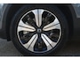 Volvo XC40 Recharge Plus 70 kWh l Adaptieve cruise control l Elektrische achterklep l BLIS l Keyless entry & start l Verwarbare voorstoelen & stuur l Warmtepomp l Google navigatie l 4-voudig elektrische lendensteun l 19 Inch Lichtmetalen velgen l