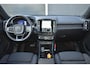 Volvo XC40 Recharge Plus 70 kWh l Adaptieve cruise control l Elektrische achterklep l BLIS l Keyless entry & start l Verwarbare voorstoelen & stuur l Warmtepomp l Google navigatie l 4-voudig elektrische lendensteun l 19 Inch Lichtmetalen velgen l