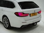 BMW 5-Serie Touring 530e High Executive | Leder | Trekhaak | Harman/Kardon | 360 | HUD | Memory | Sfeerlicht | Carplay