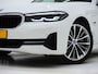 BMW 5-Serie Touring 530e High Executive | Leder | Trekhaak | Harman/Kardon | 360 | HUD | Memory | Sfeerlicht | Carplay
