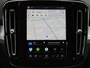 Volvo XC40 2.0 B4 Plus Dark / Stuur- Stoelverwarming / Trekhaak / Harman Kardon / All-Season banden / Apple Carplay / Android Auto / Adaptieve Cruise Control / Blis /