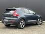 Volvo XC40 2.0 B4 Plus Dark / Stuur- Stoelverwarming / Trekhaak / Harman Kardon / All-Season banden / Apple Carplay / Android Auto / Adaptieve Cruise Control / Blis /
