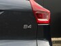 Volvo XC40 2.0 B4 Plus Dark / Stuur- Stoelverwarming / Trekhaak / Harman Kardon / All-Season banden / Apple Carplay / Android Auto / Adaptieve Cruise Control / Blis /
