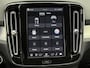 Volvo XC40 2.0 B4 Plus Dark / Stuur- Stoelverwarming / Trekhaak / Harman Kardon / All-Season banden / Apple Carplay / Android Auto / Adaptieve Cruise Control / Blis /