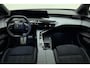 Peugeot E-3008 GT Long Range 97 kWh 230 Pk | OP VOORRAAD | UNIEK | WLTP 680 Actieradius | Trekhaak | Panoramisch Schuif/Kantel Dak | Alcantara Executive Interior