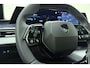 Peugeot E-3008 GT Long Range 97 kWh 230 Pk | OP VOORRAAD | UNIEK | WLTP 680 Actieradius | Trekhaak | Panoramisch Schuif/Kantel Dak | Alcantara Executive Interior