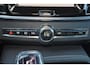 Volvo V90 T8 Recharge AWD Ultra Dark - Luchtvering - Panorama/schuifdak - IntelliSafe Assist & Surround - 360º Camera - Bowers & Wilkins audio - Adaptieve LED koplampen - Verwarmde voorstoelen, stuur & achterbank - Parkeersensoren voor & achter - Elektr. bedienb. voorstoelen met geheugen - Geventileerde voorstoelen - Head up display - Inklapbare trekhaak - 20' LMV
