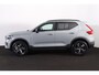Volvo XC40 B4 Plus Dark - IntelliSafe Assist & Surround - Harman/Kardon audio - Parkeercamera achter - Verwarmde voorstoelen & stuur - Parkeersensoren voor & achter - Elektr. bedienb. voorstoelen met geheugen links - Draadloze tel. lader - Extra getint glas - Inklapbare trekhaak - 18' LMV