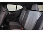 Volvo XC40 B4 Plus Dark - IntelliSafe Assist & Surround - Harman/Kardon audio - Parkeercamera achter - Verwarmde voorstoelen & stuur - Parkeersensoren voor & achter - Elektr. bedienb. voorstoelen met geheugen links - Draadloze tel. lader - Extra getint glas - Inklapbare trekhaak - 18' LMV