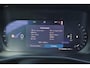 Volvo XC40 B4 Plus Dark - IntelliSafe Assist & Surround - Harman/Kardon audio - Parkeercamera achter - Verwarmde voorstoelen & stuur - Parkeersensoren voor & achter - Elektr. bedienb. voorstoelen met geheugen links - Draadloze tel. lader - Extra getint glas - Inklapbare trekhaak - 18' LMV
