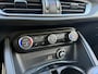 Alfa Romeo Stelvio 2.0 T 280pk AWD Dealer Ondh|2300kg Trekgewicht|Camera|ACC|Nieuwstaat