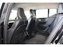 Volvo XC40 T3 Momentum Pro - Parkeercamera achter - Parkeersensoren voor & achter - Volvo On Call - Navigatie - Cruise control - 18' LMV