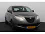 Lancia Ypsilon 0.9 TwinAir Elefantino Plus/ DEALER ONDERHOUDEN!/ Airco/ C.V. Afstand/ Elek. pakket/ Isofix/ Radio-CD AUX & USB/ Multi. LEDER. Stuur/ Getint glas/ Metallic lak.