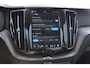Volvo XC60 T6 350PK Automaat AWD Plus Dark Trekhaak / Adaptieve cruise control / BLIS / Panoramadak / Parkeersensoren voor - en achter / parkeercamera / Elektrische stoelen / stoel - en stuurverwarming /