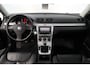 Volkswagen Passat Variant 1.8 TFSI Highline/ 16'' LMV/ Elek. Schuif-Kantel Dak/ LEER/ Stoelverw./ DYNAUDIO!/ RNS-510/ Groot Navi/ Clima/ Cruise/ Elek. pakket/ Isofix/ Radio-CD AUX/ LEDER. Stuur/ Mistl./ PDC/ Dakrails.