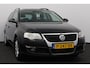 Volkswagen Passat Variant 1.8 TFSI Highline/ 16'' LMV/ Elek. Schuif-Kantel Dak/ LEER/ Stoelverw./ DYNAUDIO!/ RNS-510/ Groot Navi/ Clima/ Cruise/ Elek. pakket/ Isofix/ Radio-CD AUX/ LEDER. Stuur/ Mistl./ PDC/ Dakrails.