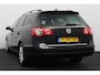 Volkswagen Passat Variant 1.8 TFSI Highline/ 16'' LMV/ Elek. Schuif-Kantel Dak/ LEER/ Stoelverw./ DYNAUDIO!/ RNS-510/ Groot Navi/ Clima/ Cruise/ Elek. pakket/ Isofix/ Radio-CD AUX/ LEDER. Stuur/ Mistl./ PDC/ Dakrails.