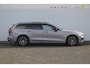 Volvo V60 T8 455PK Automaat Plug-in hybrid AWD Plus Dark Trekhaak / Head up display / / Trekhaak / Panoramadak / Keyless entry / Elektrische achterklep / Stoel - en stuurwielverwarming / BLIS / Adaptieve cruise control / Parkeersensoren met camera