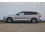 Volvo V60 T8 455PK Automaat Plug-in hybrid AWD Plus Dark Trekhaak / Head up display / / Trekhaak / Panoramadak / Keyless entry / Elektrische achterklep / Stoel - en stuurwielverwarming / BLIS / Adaptieve cruise control / Parkeersensoren met camera