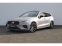Volvo V60 T8 455PK Automaat Plug-in hybrid AWD Plus Dark Trekhaak / Head up display / / Trekhaak / Panoramadak / Keyless entry / Elektrische achterklep / Stoel - en stuurwielverwarming / BLIS / Adaptieve cruise control / Parkeersensoren met camera